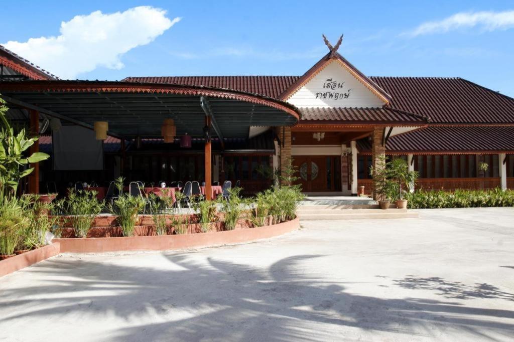 Ratchaphruek 2007 Hotel Csomthong Kültér fotó