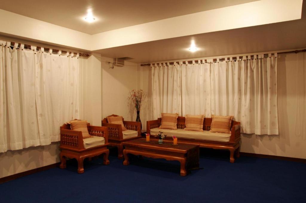 Ratchaphruek 2007 Hotel Csomthong Kültér fotó