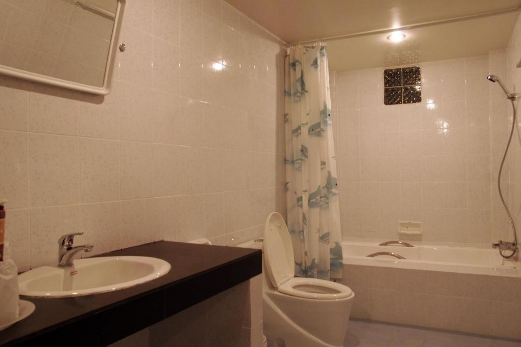 Ratchaphruek 2007 Hotel Csomthong Kültér fotó